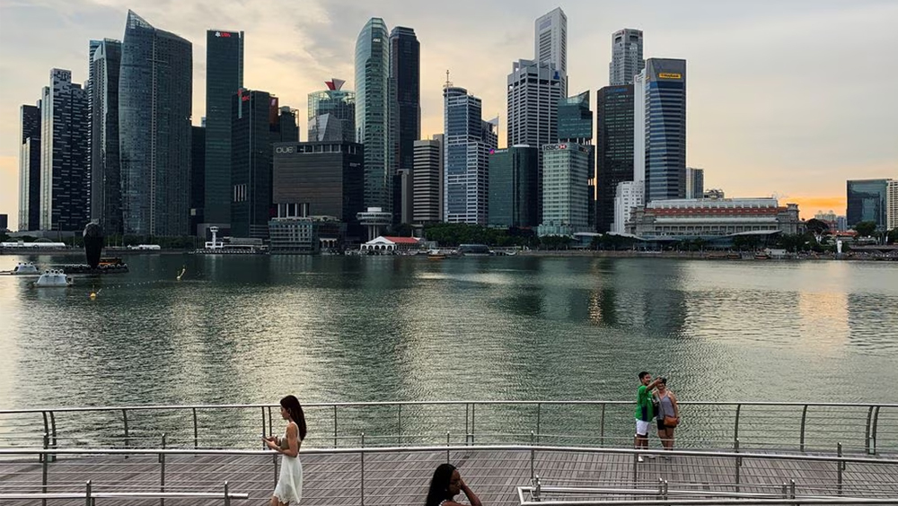 新加坡自4月27日起，购买住宅房地产的额外买家印花税调高3至30%，其中外国买家须支付的买屋印花税调整幅度最大，一律从30%上调一倍至60%。路透社