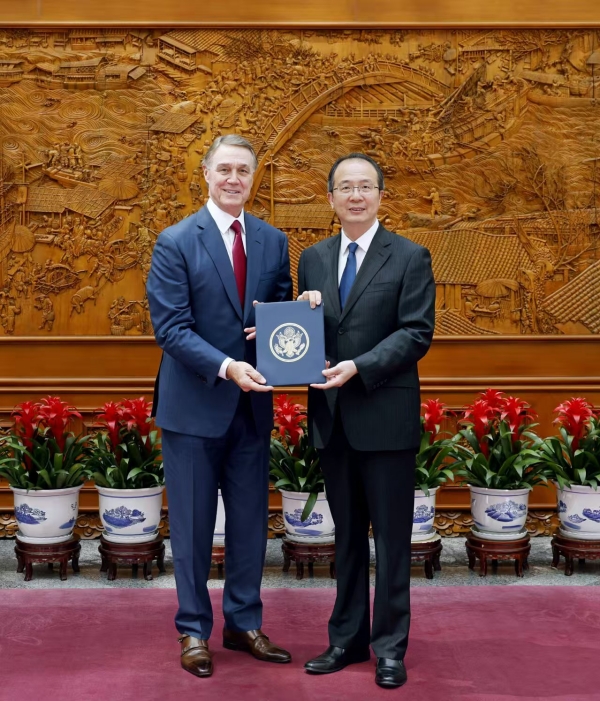 龐德偉今天到中國外交部遞交國書副本。 外交部 龐德偉今天到中國外交部遞交國書副本。 外交部