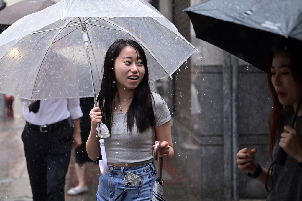 天文台指未来一两小时香港广泛地区可能受大雨影响。资料图片