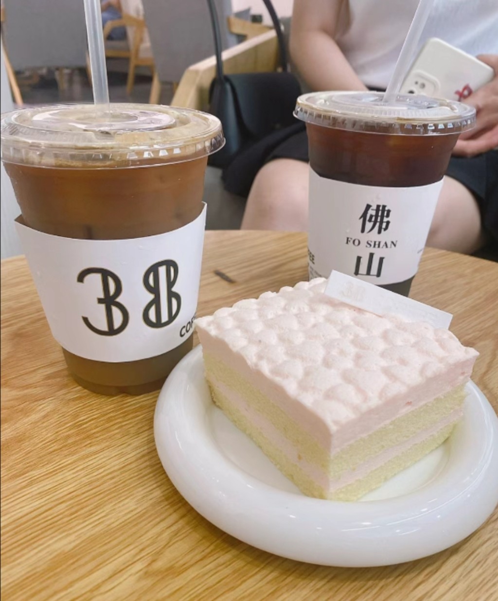 佛山美食2024｜８. 38 Coffee  冰咖啡和精美蛋糕，是女生至愛。（圖：小紅書@素言）