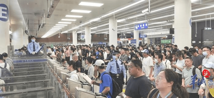 深圳皇岗、福田口岸创单日多项出入境客流量最高纪录。