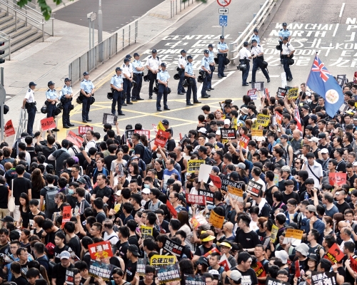 六中全會公報指，黨中央一系列舉措，令香港由亂轉治。資料圖片