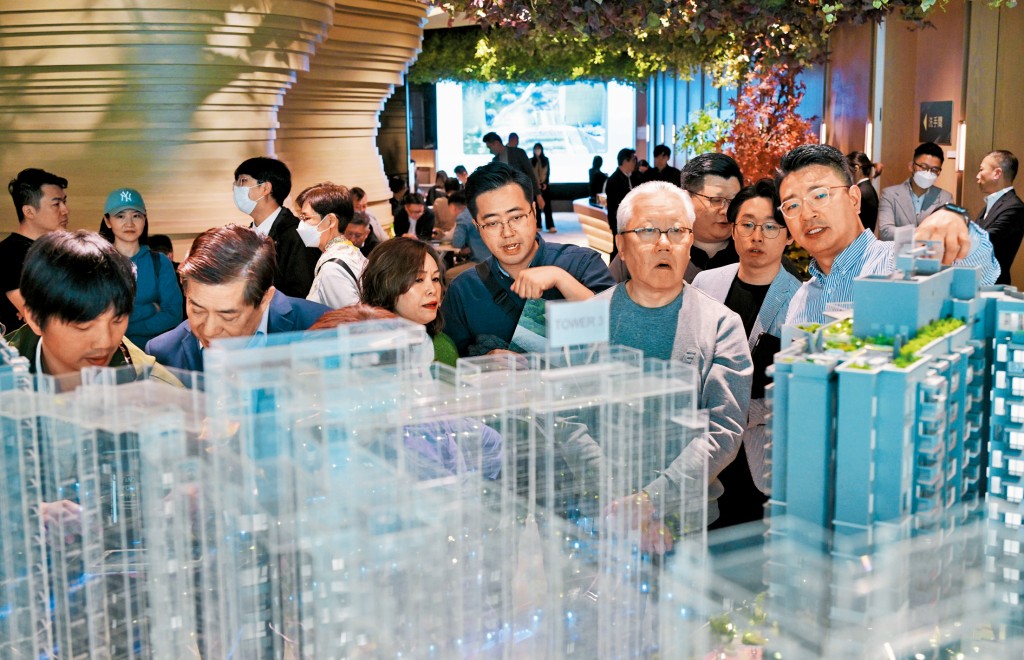 業界普遍認為，放寬投資移民購買住宅及百元印花稅徵收門檻建議，有助帶動樓市交投增加。