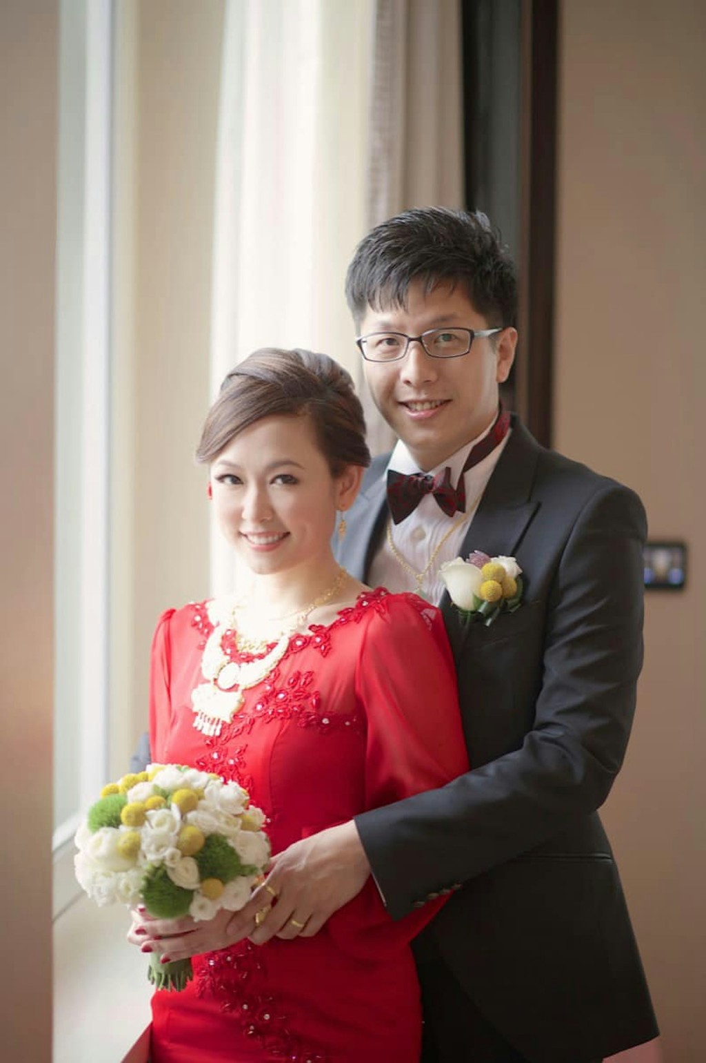 林小珍日前晒出當年結婚照，慶祝「錫婚」。  ​