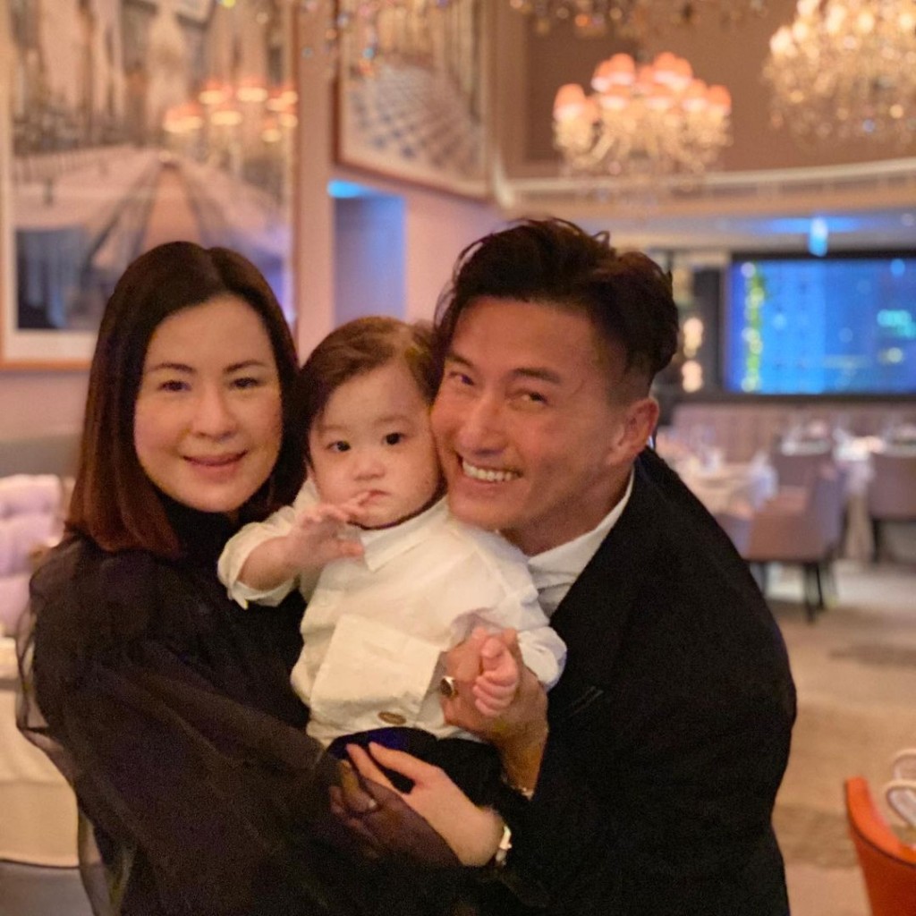 山聰經常晒一家三口相，超幸福。