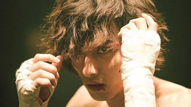 橫濱流星飾演拳手。