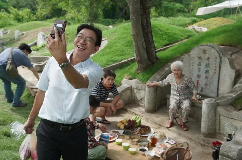 清明節拜山掃墓也有禁忌要遵守，以免犯禁影響自身運勢（示意圖，《全職乖孫》劇照）