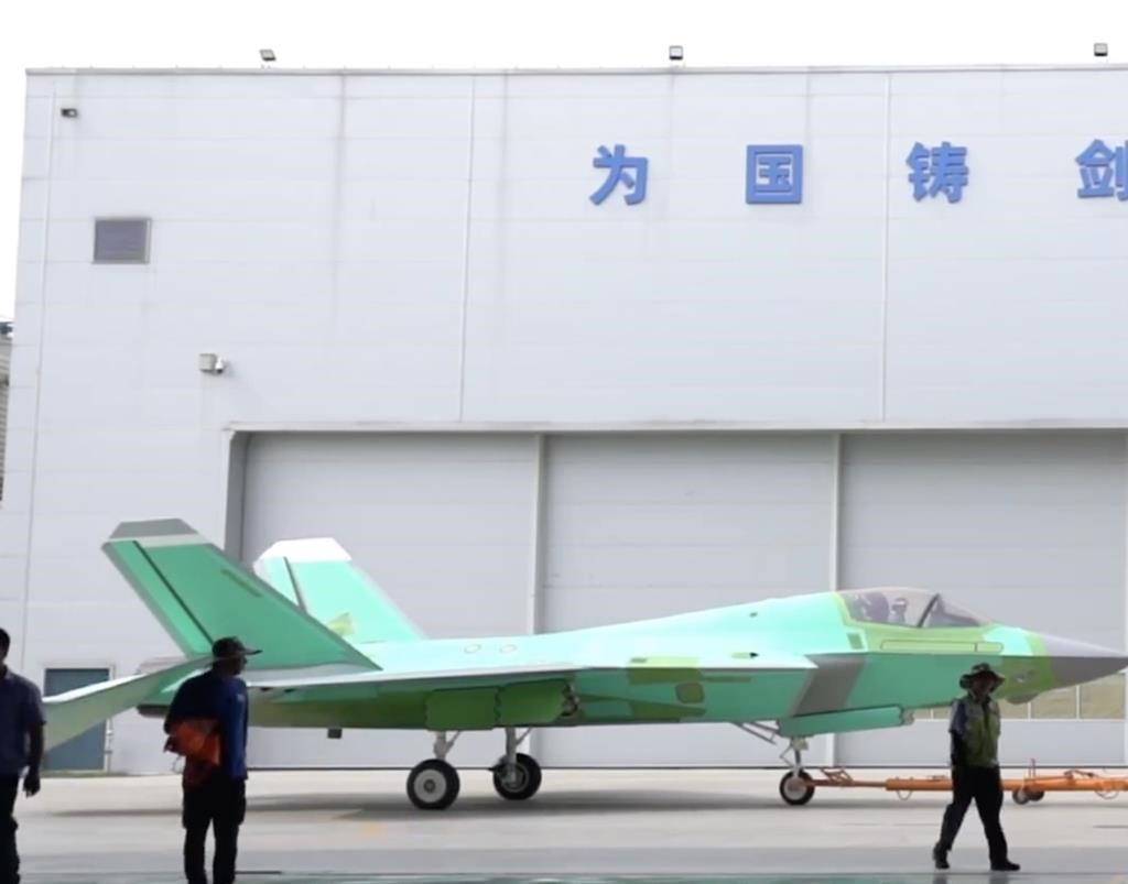 隱形戰鬥機殲-35A採用總體氣動隱身一體化的設計。央視「空天逐夢」