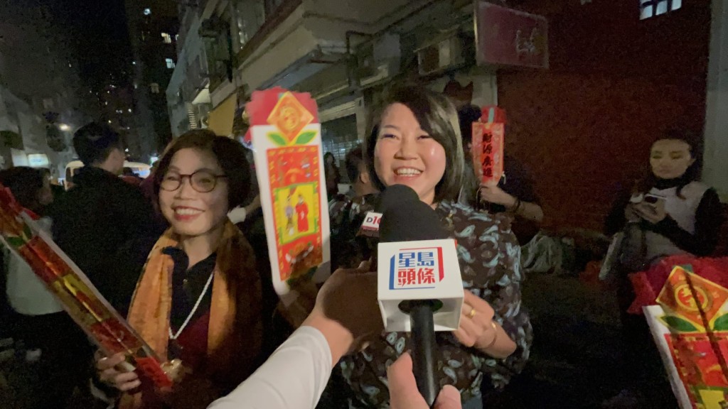 信眾郭女士接受傳媒訪問表示，今年向觀音借了三億八千萬元，數額與去年數額一樣。曾志恆攝