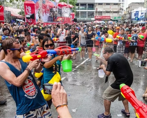 泰國在新冠疫情受控下，當局計劃4月舉辦潑水節慶祝活動。網圖