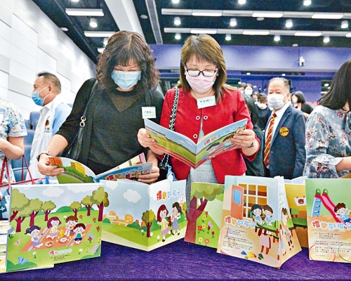 中大文学院国学中心推出一套六册幼儿绘本，推广中华文化传统美德。苏正谦摄