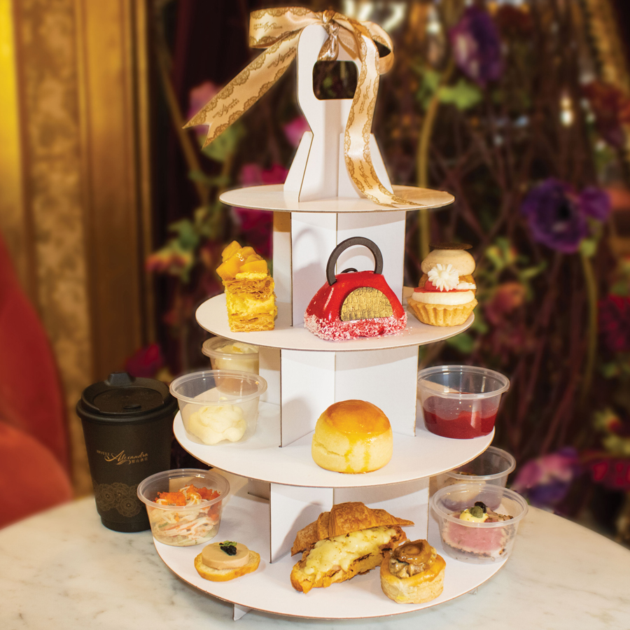 网上预购「梦幻至臻下午茶」套餐，有外卖自取优惠，每位$238/两位起。