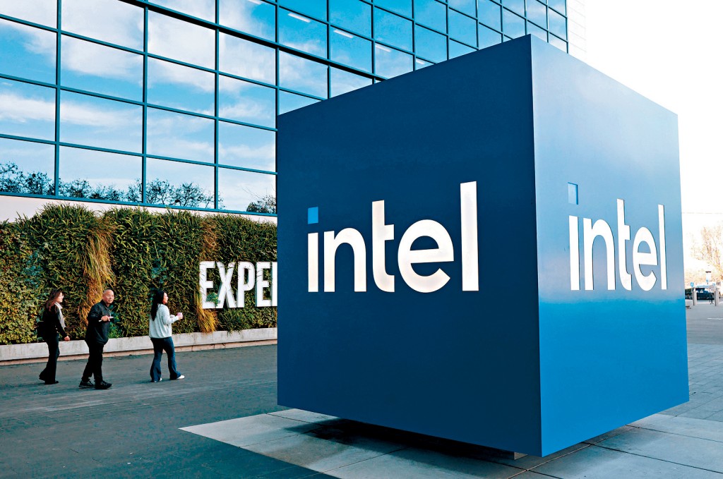 美國晶片製造商英特爾（Intel）近日股價逼近歷史新高，短短兩年內成功從瀕臨破產邊緣到市值破頂。