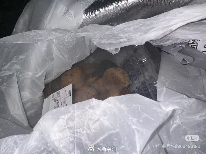 有消費者聲稱在深圳山姆買入的麻薯內有活老鼠。小紅書 有消費者聲稱在深圳山姆買入的麻薯內有活老鼠。小紅書