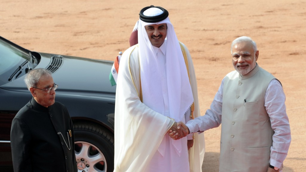 去年12月印度总理莫迪（右）与卡塔尔国王塔米姆会面。 新华社