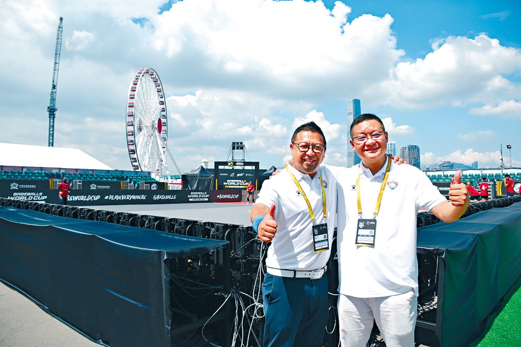 WBSC 5人制棒球世界杯在中环海滨活动空间上演，香港棒总会长范骏华（右）希望推动棒球运动普及化。