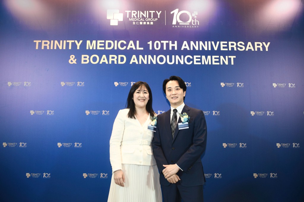 全仁醫療集團創辦人劉仲恒（右）與太太劉馬露明（左）。