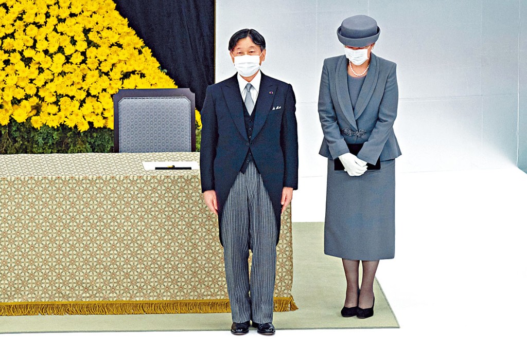 ■日皇德仁伉俪出席「全国战殁者追悼仪式」。