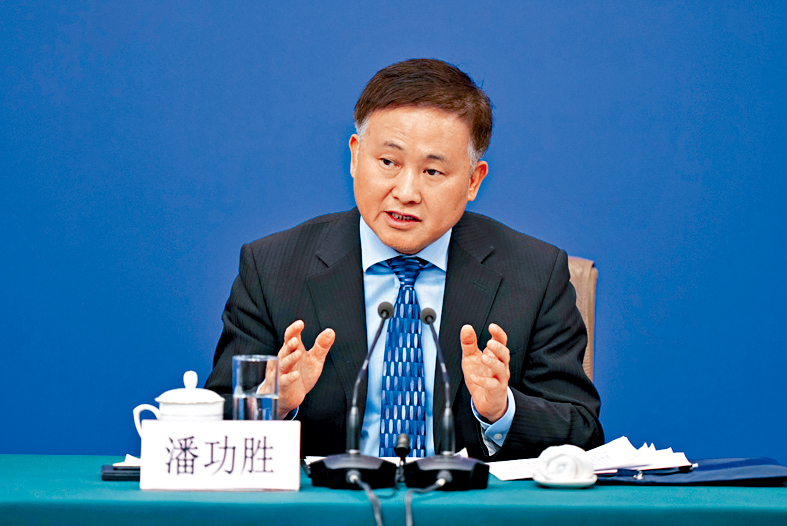 人民銀行行長潘功勝昨日會見金管局總裁余偉文率領的香港銀行公會代表團。