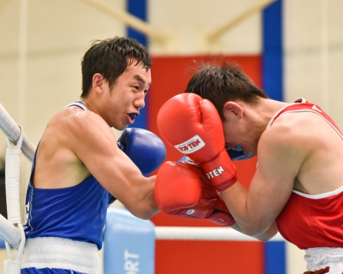 曹星如(左)周五突現身北河街體育館出戰港隊奧運選拔賽。