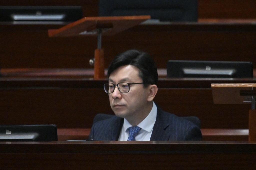 孫玉菡承認，針對侍應生及初級廚師兩個工種，本地招聘期由四星期延長至六星期，可能令整體審批時間相應增加。蘇正謙攝