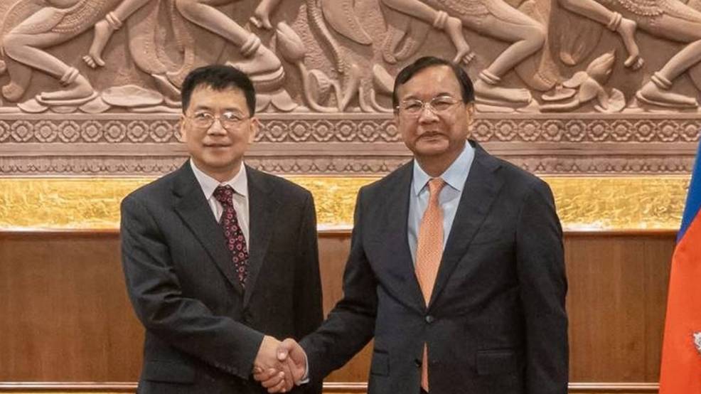 柬埔寨外長巴速坤會見中國外交部亞洲事務特使鄧錫軍。 柬中時報
