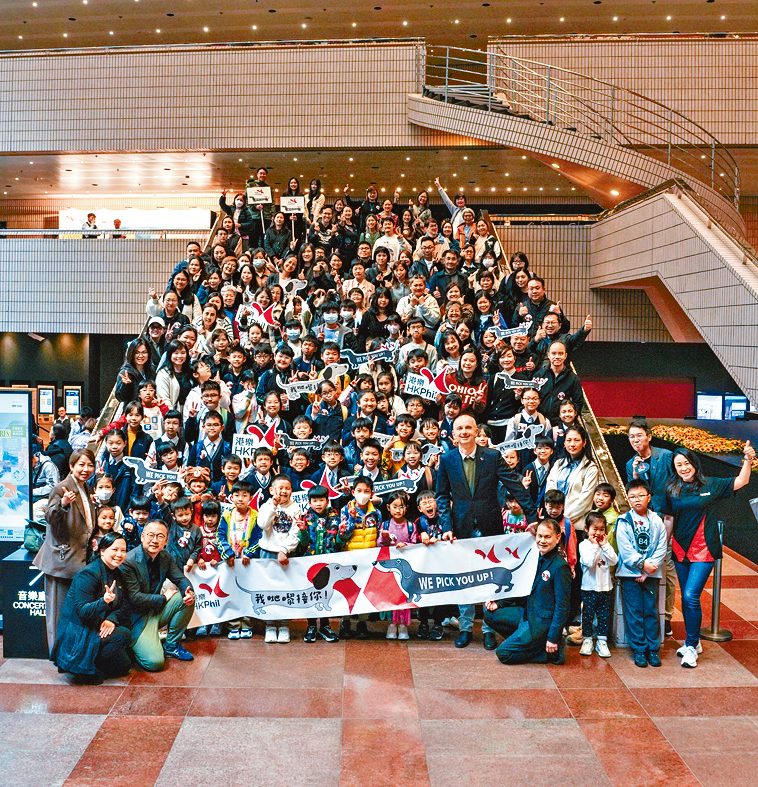 超過450位學生及其家人欣賞港樂音樂會。