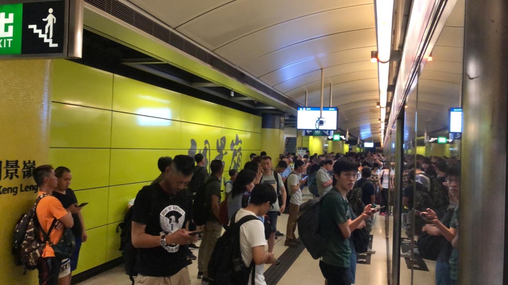 列車服務受阻。讀者提供