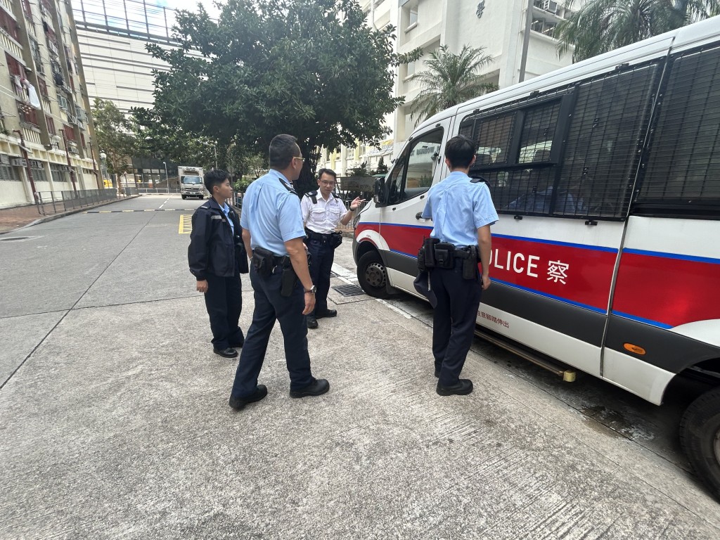 警員調查後收隊離開。