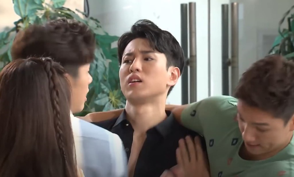 吳卓衡於《愛回家》中演金城安的好友。 吳卓衡於《愛回家》中演金城安的好友。