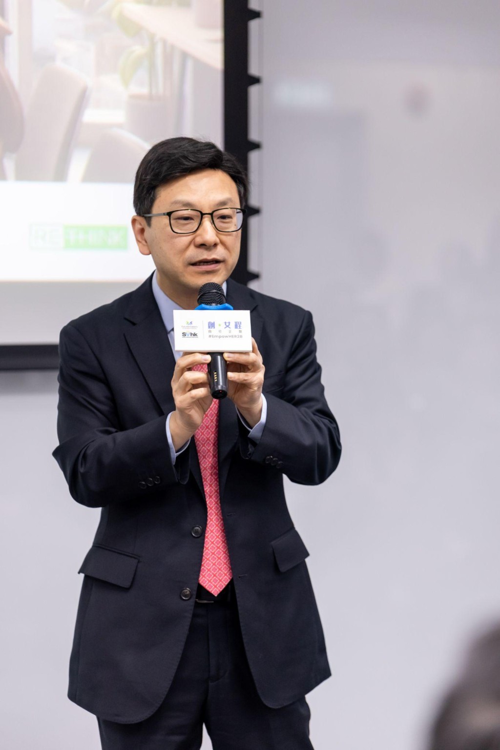 勞工及福利局局長孫玉菡致辭時表示：「官商民協作推動女性照顧者重返職場，不只是責任而是三贏方案，對增加家庭幸福感也有莫大幫助。」