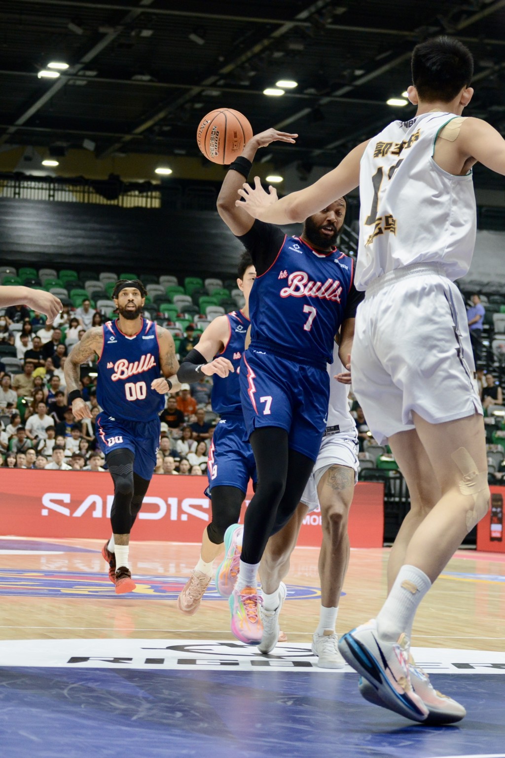 邦斯多次「No Look Pass」惊艳全场。杨功煜摄