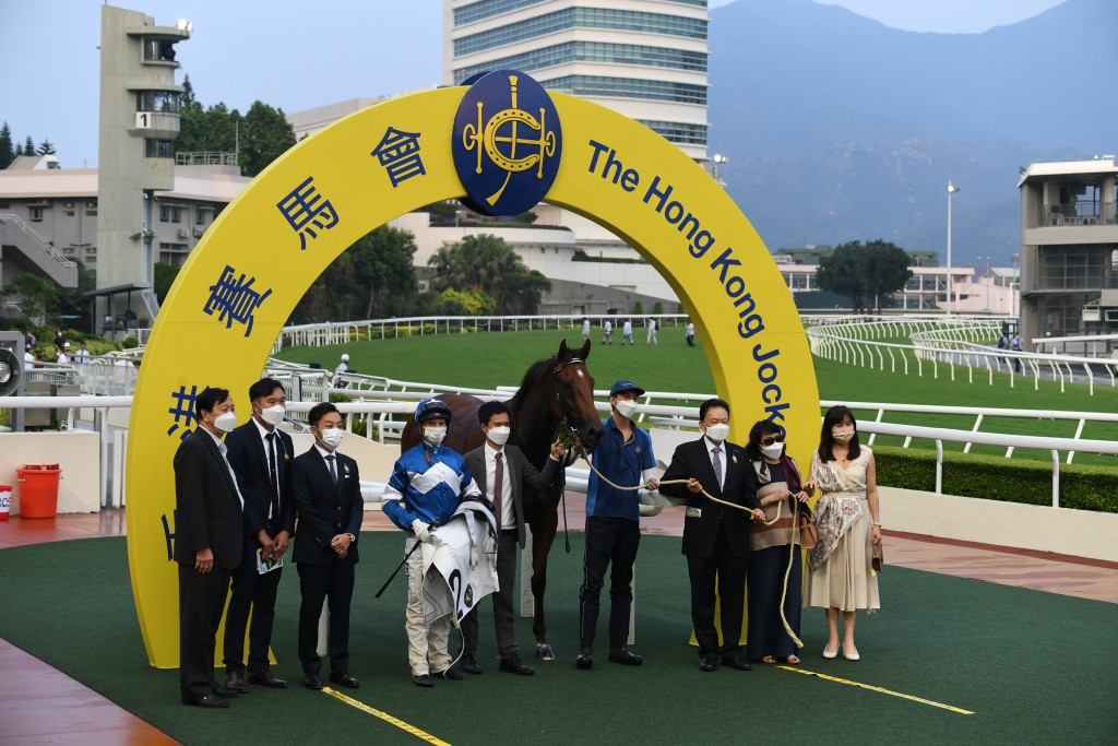 梁啟徽一家今季是凱旋門常客，九月時曾勝出「幸運有您」。