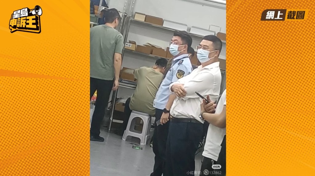 據悉現在無論是樓上舖,還是地下商場的新「鬼市」,也不時遭到內地執法部門掃蕩,生意十分難做。 據悉現在無論是樓上舖,還是地下商場的新「鬼市」,也不時遭到內地執法部門掃蕩,生意十分難做。
