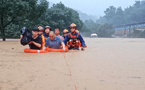 福建武平暴雨已致4死亡2失踪。 央視截圖