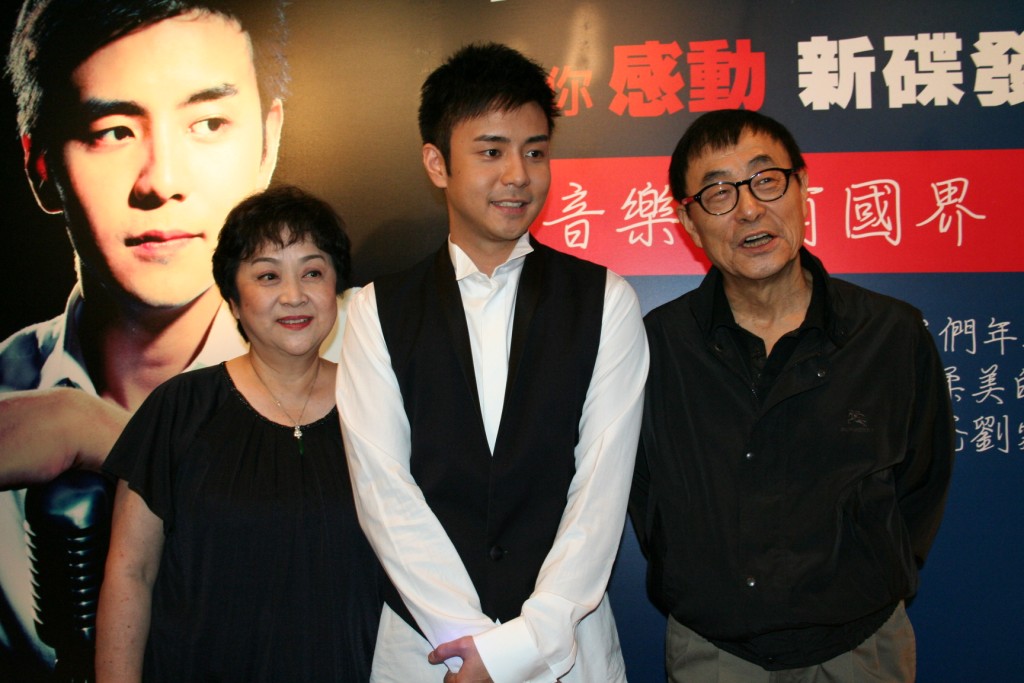 甄珍與劉家昌多年前為圓兒子追逐的演藝夢,多次全家出動。