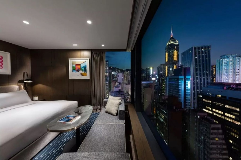 下榻灣仔駱克道的The Hari Hong Kong酒店，可賞到繁華鬧市景色。