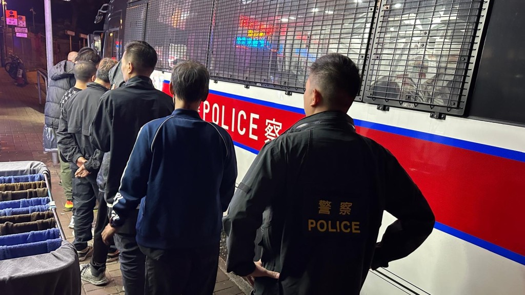 警破大埔非法釣魚機賭檔 拘負責人及18賭客