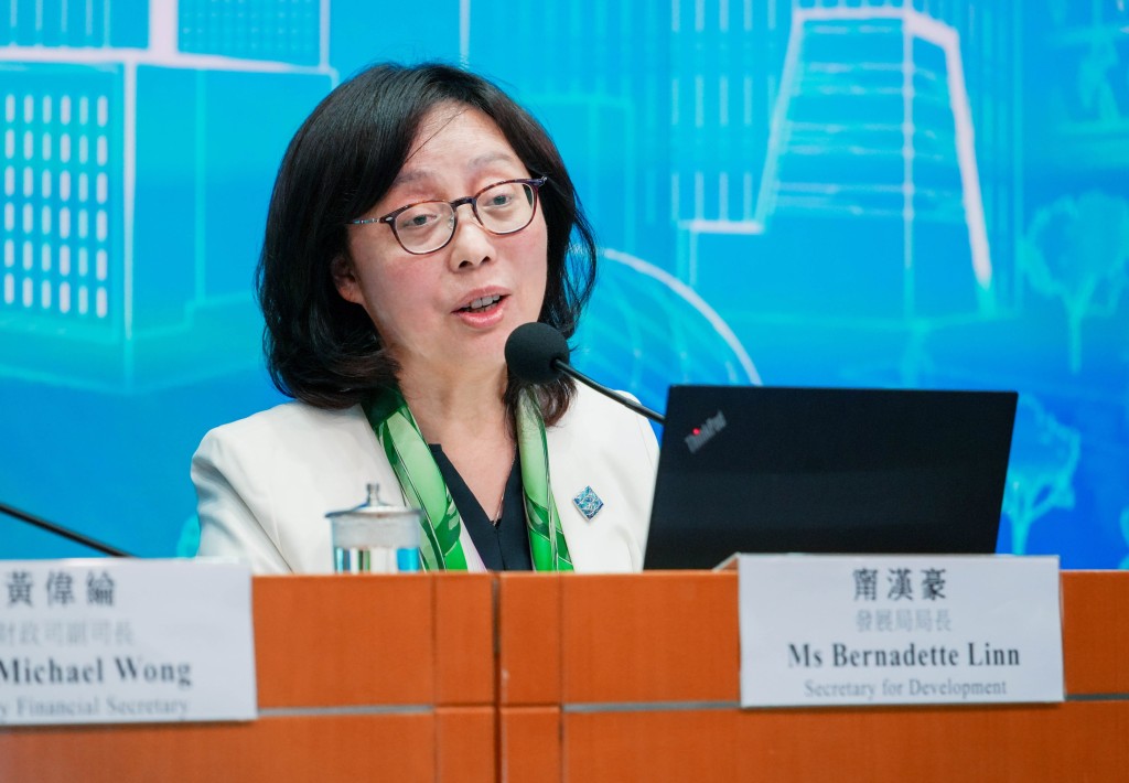 甯漢豪表示會提高粉嶺北片區的住宅地積比率,預計住宅單位數量將由原本約2000伙增至4000伙。 甯漢豪表示會提高粉嶺北片區的住宅地積比率,預計住宅單位數量將由原本約2000伙增至4000伙。