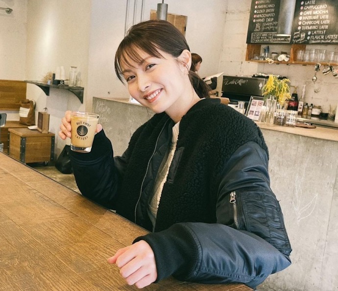 佐藤惠与光一同是咖啡迷，所以特别啱key！