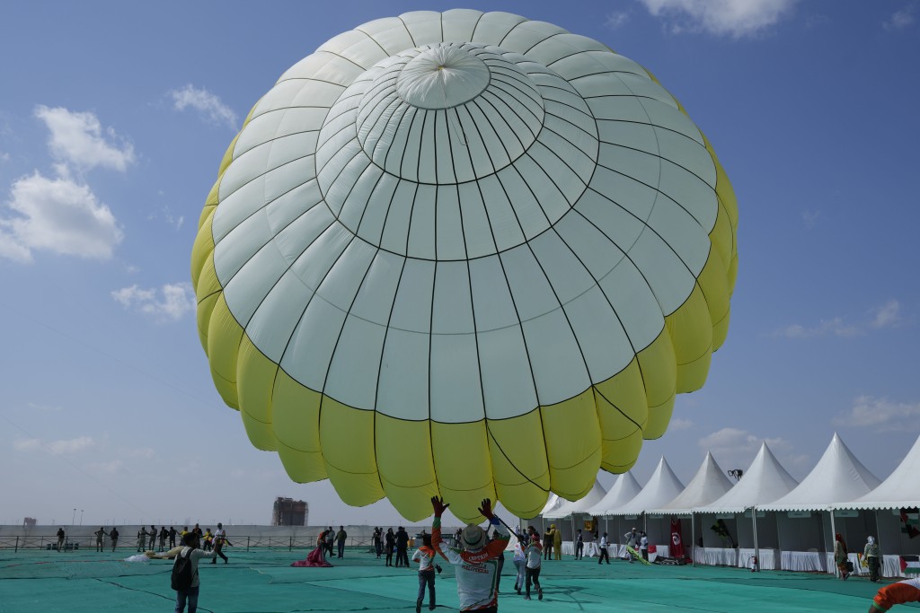 印度古吉拉特邦國際風箏節巨型風箏。 美聯社