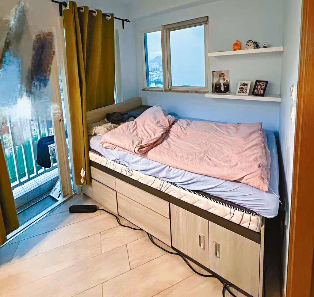 李同學跟代理睇樓後，以月租1.6萬元，並採年繳形式，租下大圍港鐵站附近一間開放式單位。