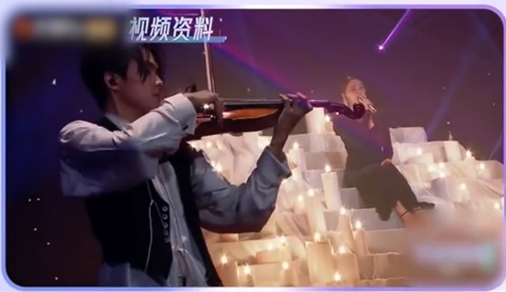 二人合作《那個男人》，李柄熹以為女友是為自己而唱。