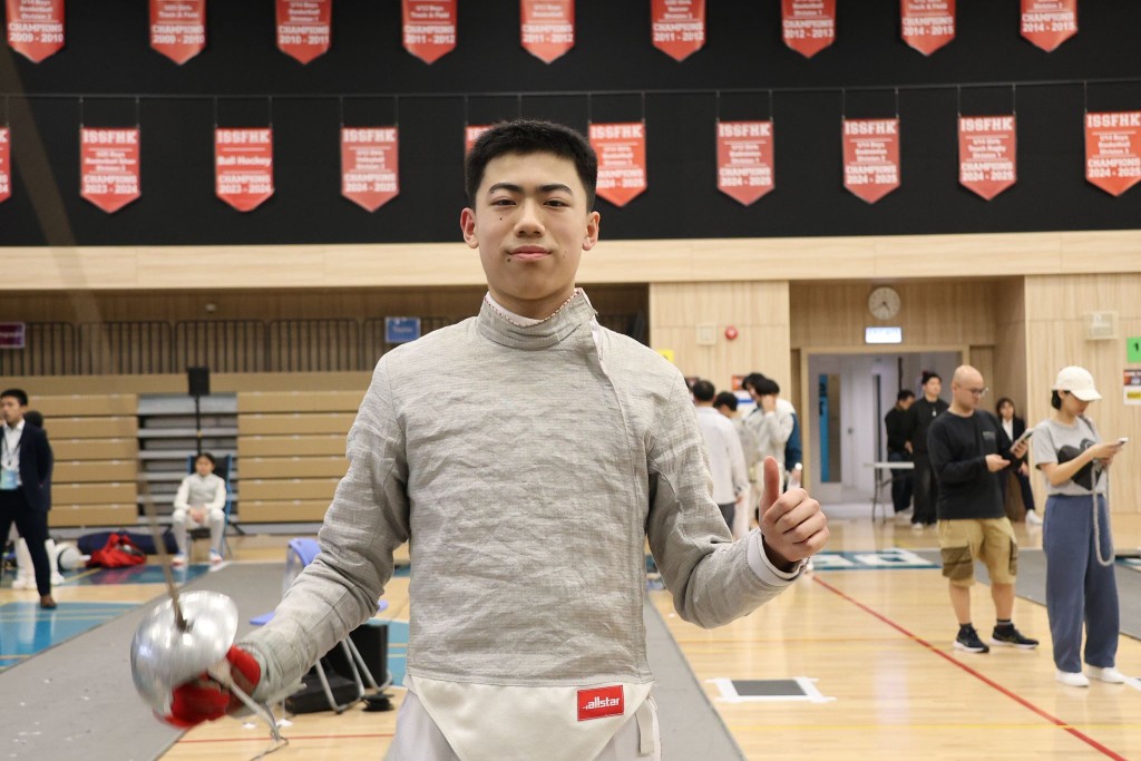 男拔有上月亚青赛夺得少年组团体银牌及个人赛铜牌的叶诚治坐镇。徐嘉华摄 男拔有上月亚青赛夺得少年组团体银牌及个人赛铜牌的叶诚治坐镇。徐嘉华摄