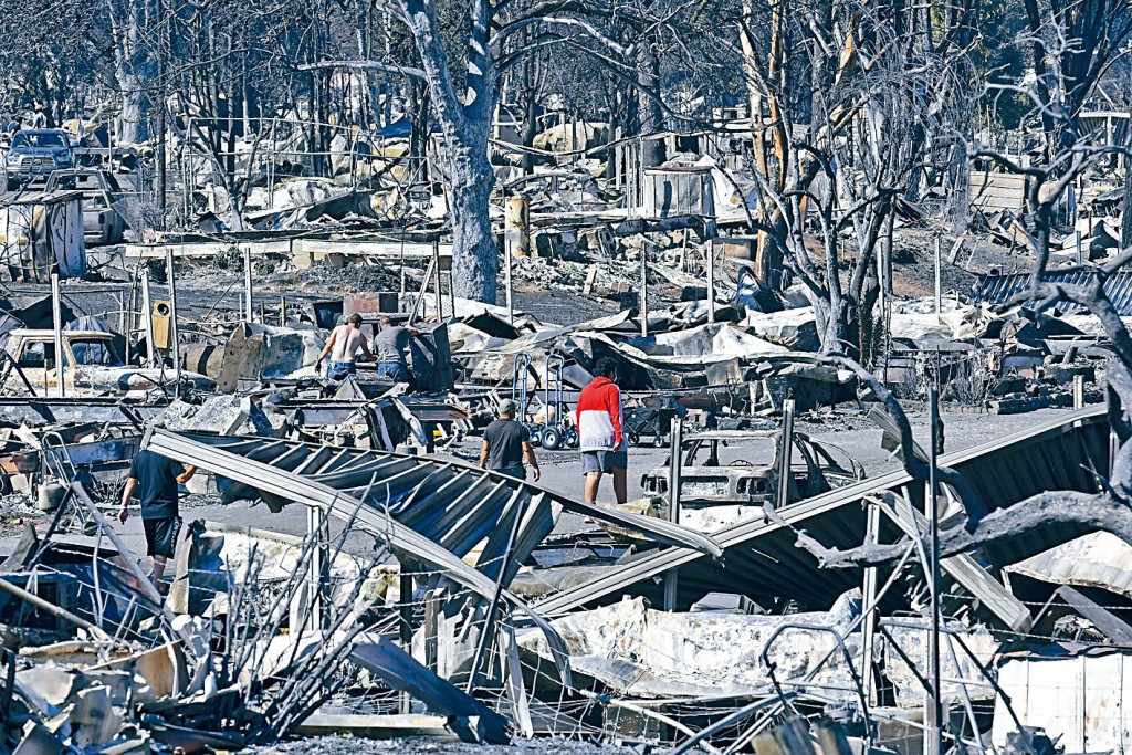 ■俄勒岡州鳳凰城一個流動房屋園區被山火燒毀。