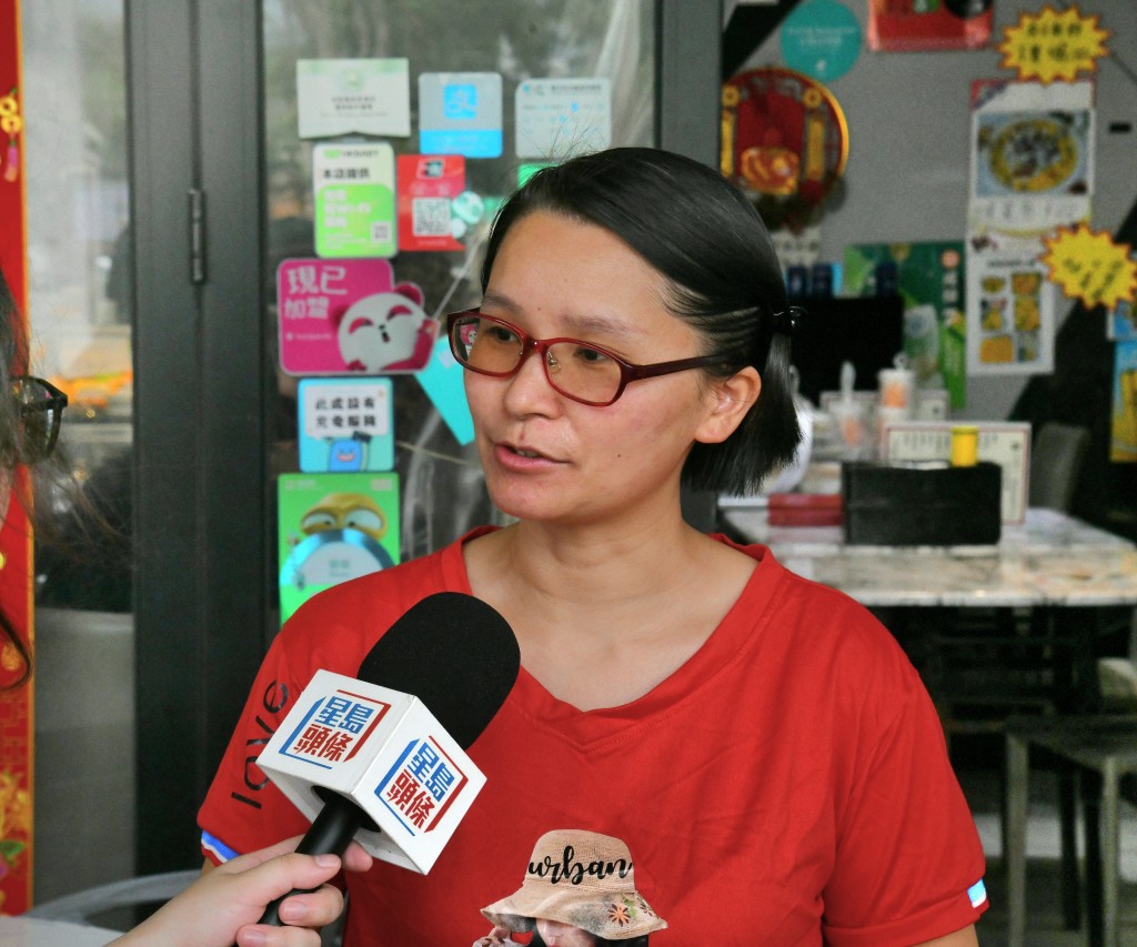 被問及會否擔心流失不喜歡狗隻的客人，店主趙小姐表示會盡量安排。