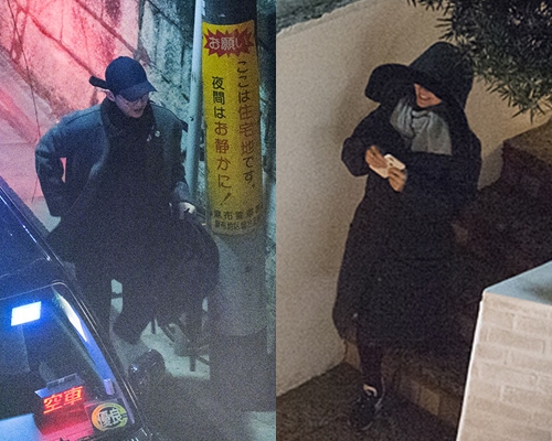 宋慧喬站在轉角等待宋仲基下車。(網上圖片)