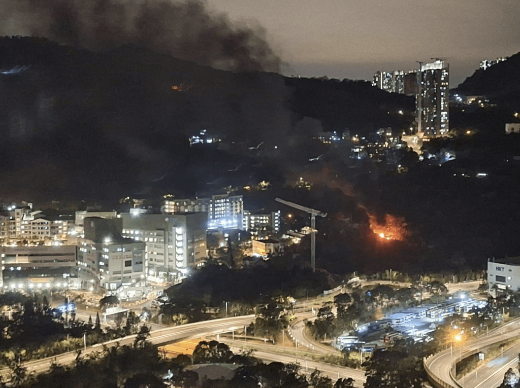 從不同網上影片及照片可見，現場火勢頗大。fb「將軍澳主場」