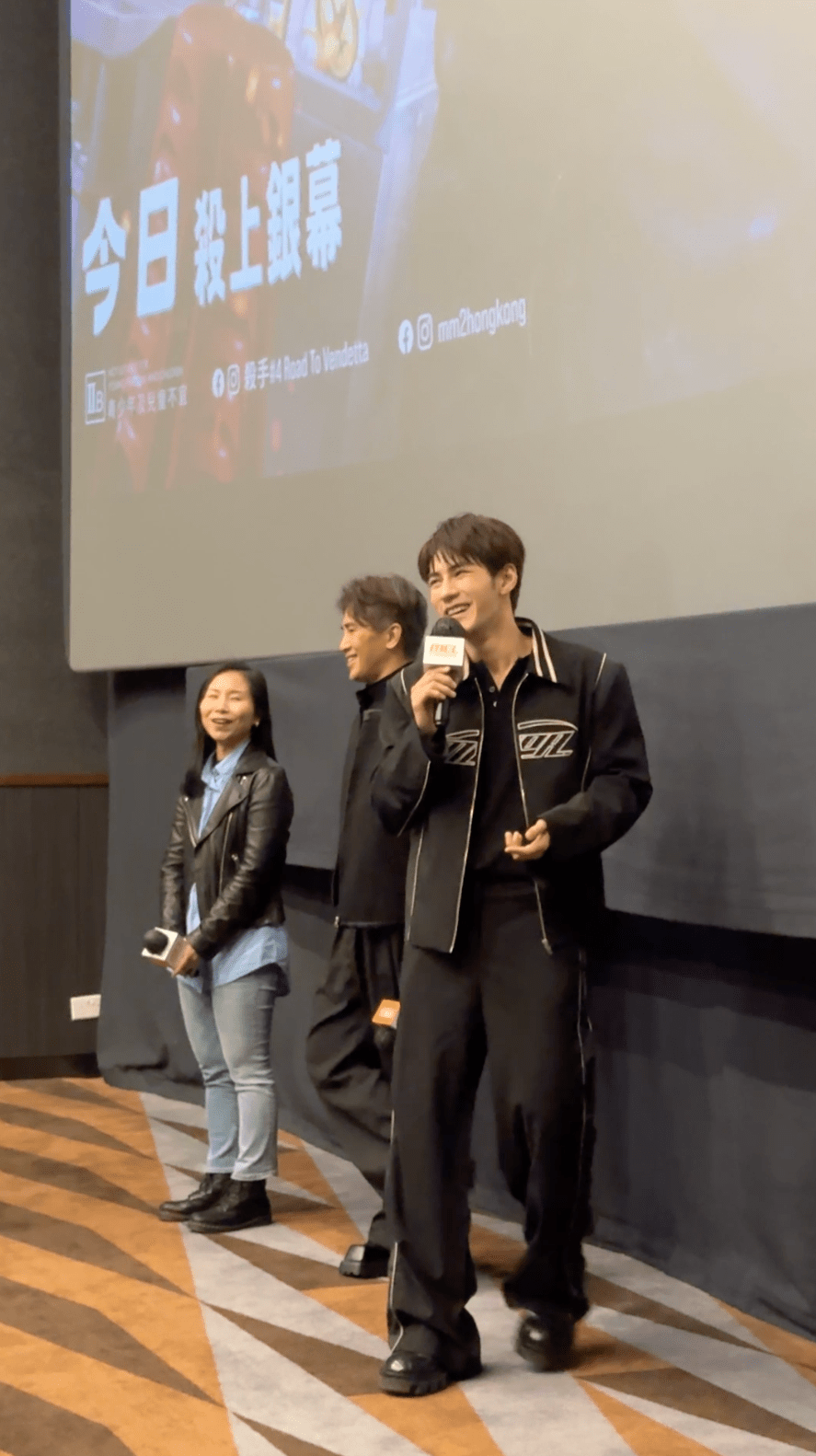 Jeffrey回答觀眾的提問。 Jeffrey回答觀眾的提問。