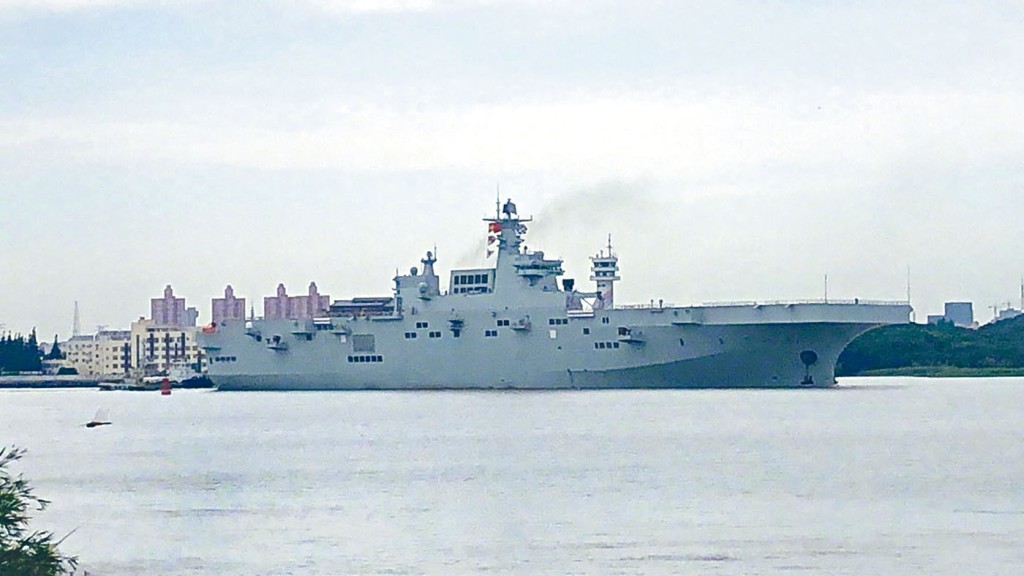 中國075型兩棲攻擊艦首艦昨日首次海試。